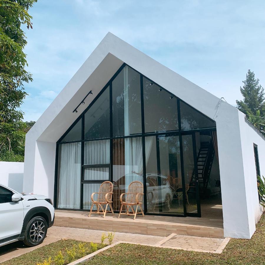 Casa De Gaudi Lembang Villa Eksteriør bilde