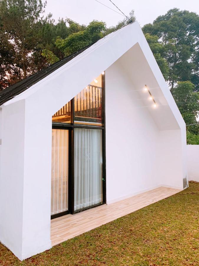Casa De Gaudi Lembang Villa Eksteriør bilde