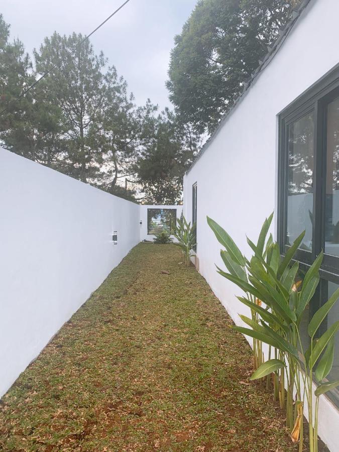 Casa De Gaudi Lembang Villa Eksteriør bilde